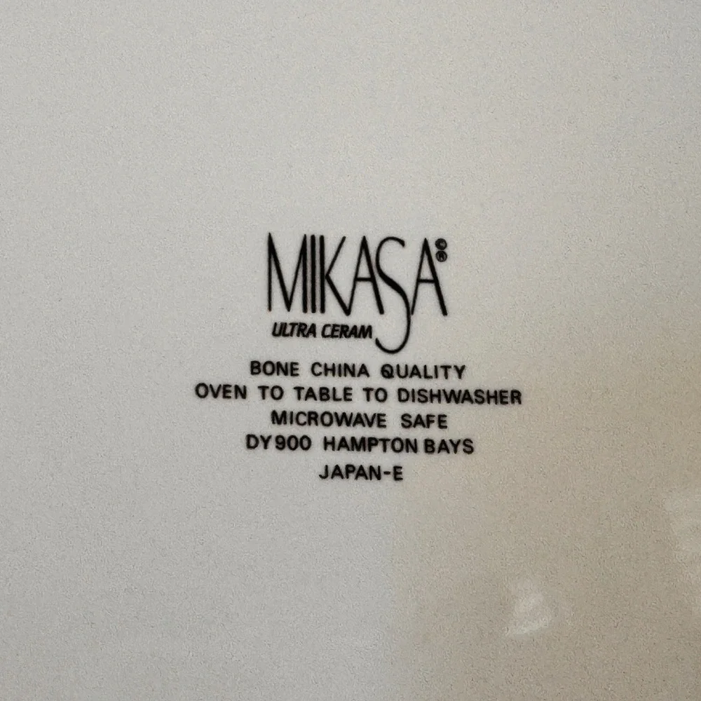 Set of 2 NEW Mikasa Hampton Bays Salad Plates Bone China 8.5